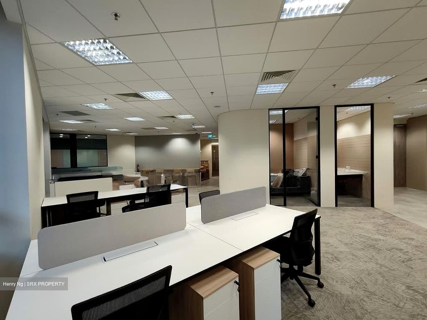PLUS (D1), Office #537377171
